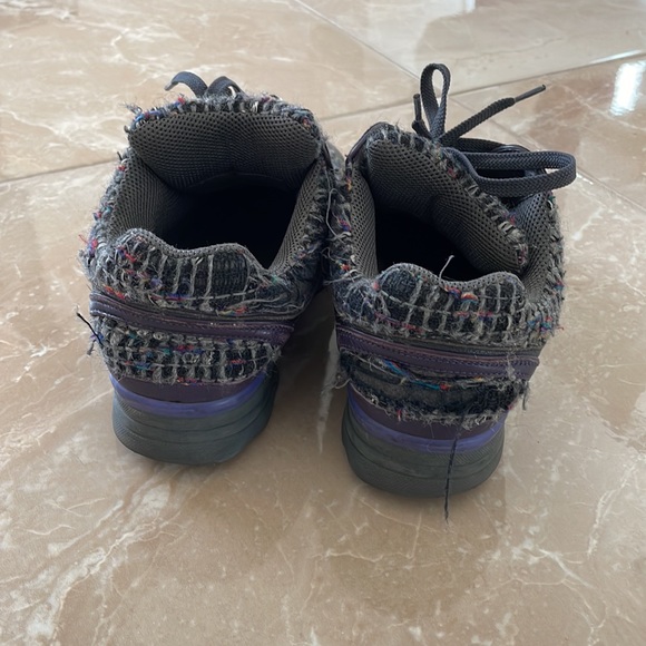 Chanel tweed sneaker - Picture 3 of 6